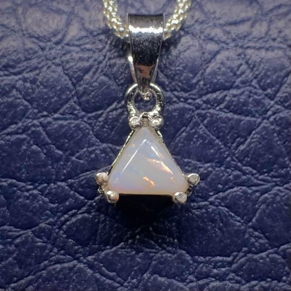 Beautiful Diagonal Patterned Triangular Cut Opal 18” 1mm Popcorn Necklace